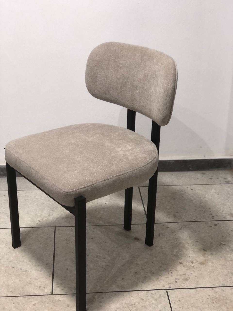 Chaise Franka – Élégance Moderne & Confort Haut de Gamme