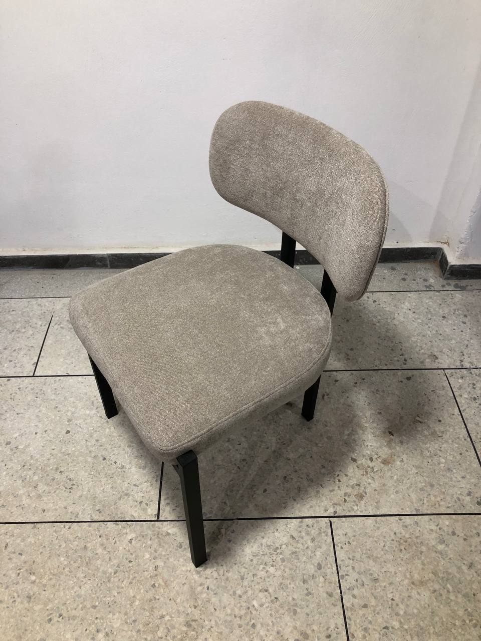 Chaise Franka – Élégance Moderne & Confort Haut de Gamme