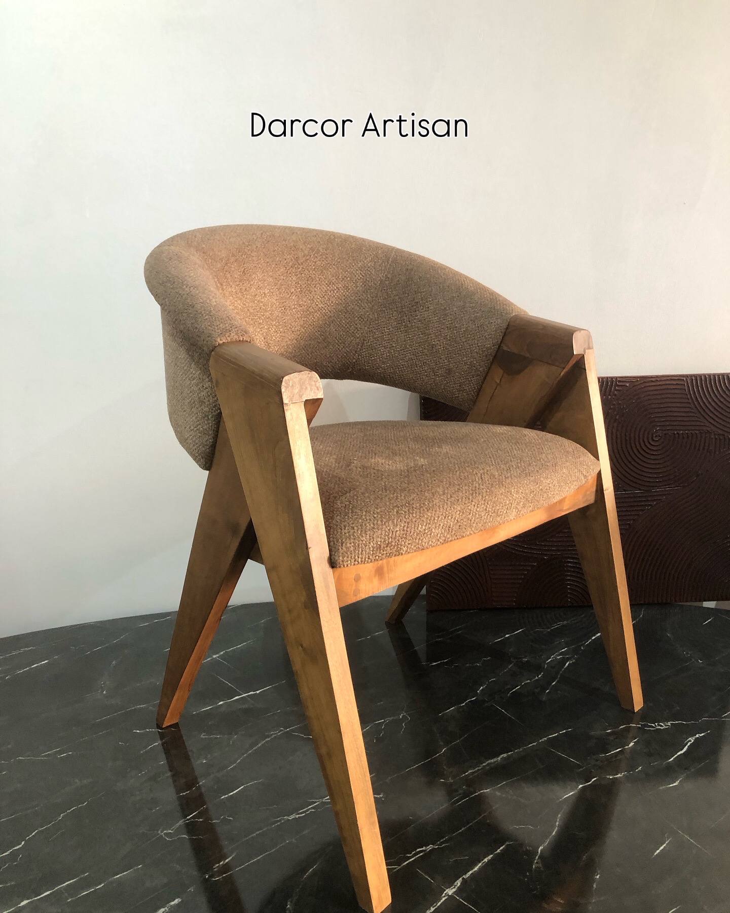 Chaise BEND – en bois massif et tissu texturé